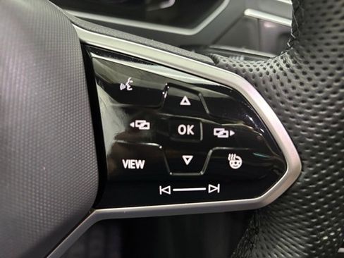 Used 2022 Volkswagen Tiguan SEL R-Line image 23