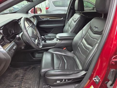 Used 2017 Cadillac XT5 Platinum w/ Driver Assist Package image 8