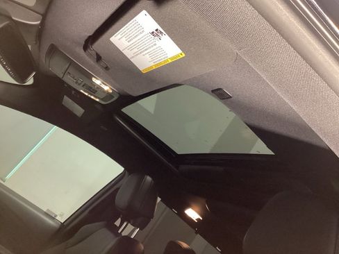 Used 2025 Toyota Sienna XLE Woodland Edition image 4