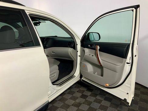 Used 2013 Toyota Highlander Limited FWD image 34
