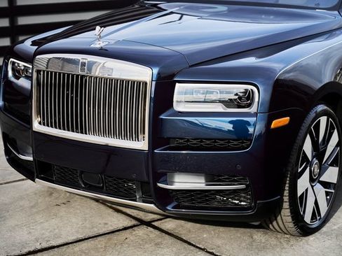 Used 2022 Rolls-Royce Cullinan w/ Cullinan Package image 7