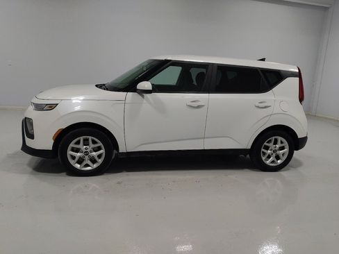 Used 2020 Kia Soul S image 2