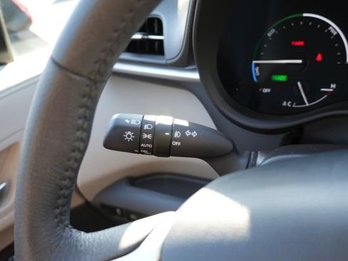 Used 2023 Toyota Sienna XLE FWD image 29