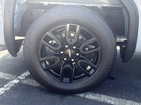 Used 2024 GMC Sierra 1500 Elevation AWD/4WD image 9