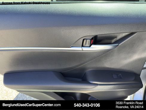 Used 2022 Toyota Camry SE image 34