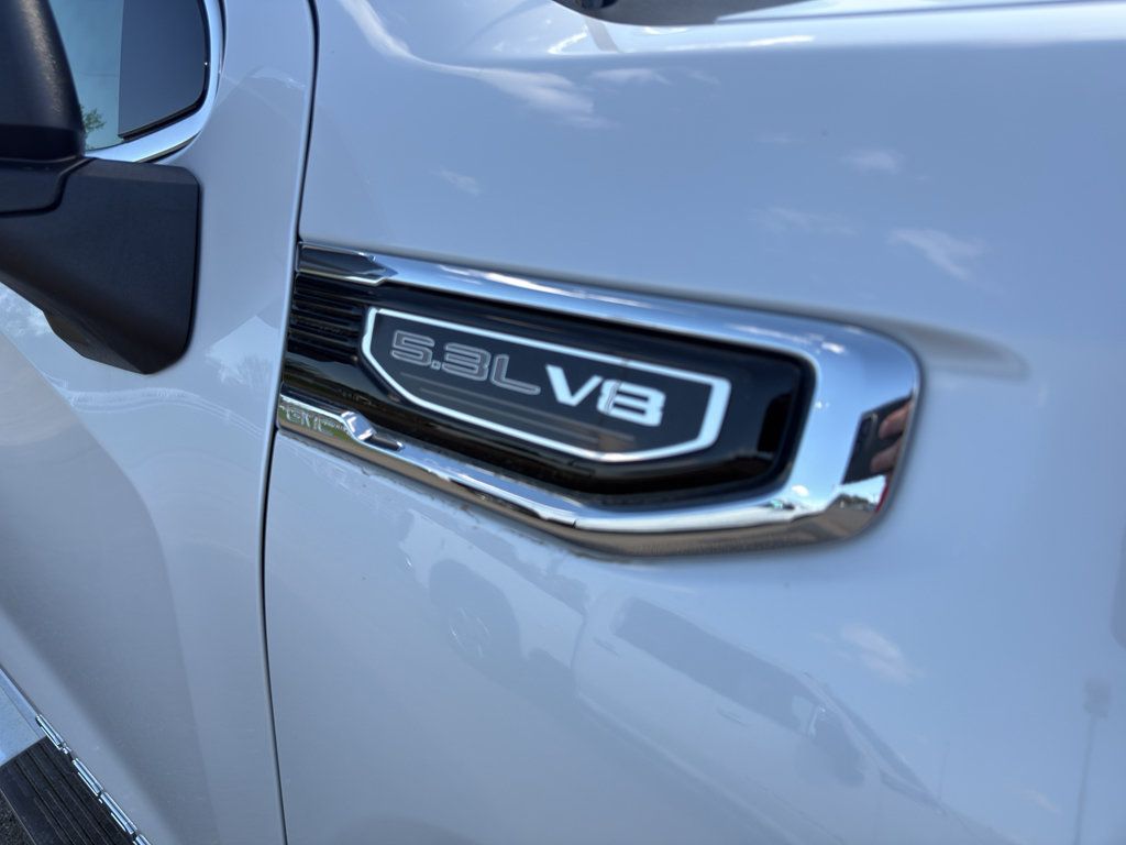 Used 2023 GMC Sierra 1500 SLT w/ SLT Premium Plus Package AWD/4WD image 4