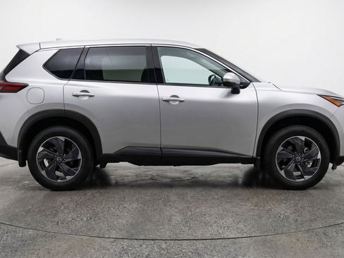 Used 2025 Nissan Rogue SV image 11