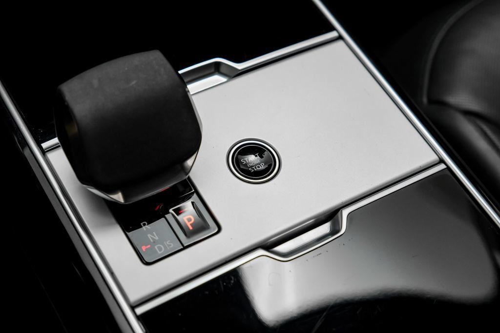 Used 2024 Land Rover Range Rover SE AWD/4WD image 24