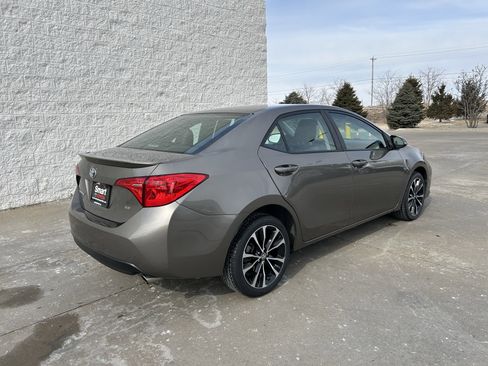 Used 2019 Toyota Corolla SE image 3