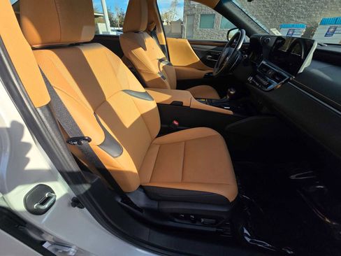 Used 2025 Lexus ES 350 w/ Premium Package image 11