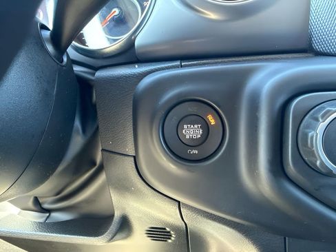 Used 2022 Jeep Gladiator Sport AWD/4WD image 19