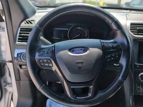 Used 2017 Ford Explorer XLT w/ Equipment Group 202A AWD/4WD image 13