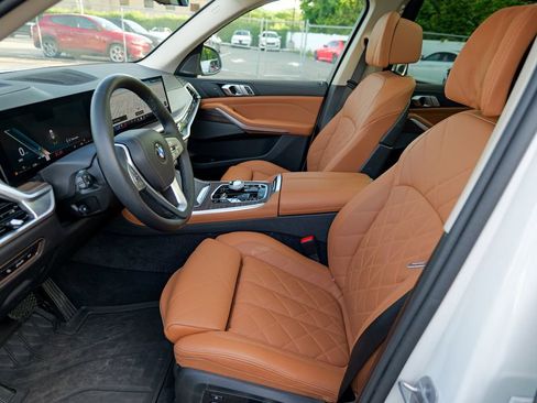 Used 2025 BMW X7 xDrive40i w/ Premium Package AWD/4WD image 23