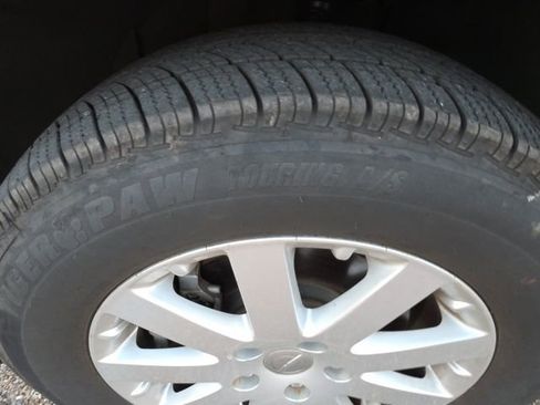 Used 2015 Chrysler Town & Country Touring image 6