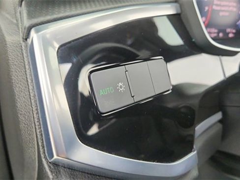 Used 2020 Audi Q3 2.0T Premium w/ Convenience Package image 37