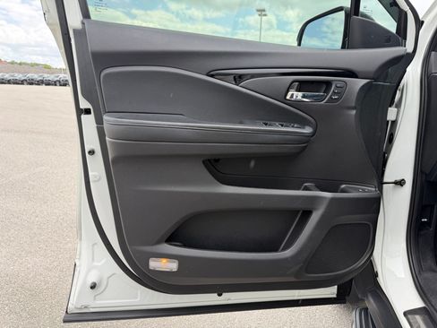 Used 2022 Honda Pilot Touring image 13