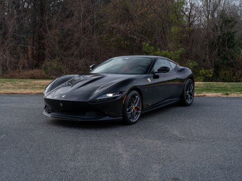 Certified 2022 Ferrari Roma image 4
