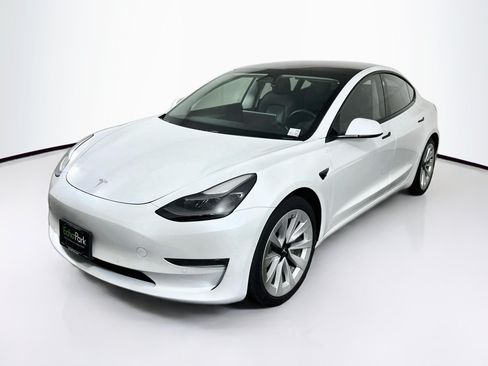 Used 2021 Tesla Model 3 Standard Range Plus RWD image 3
