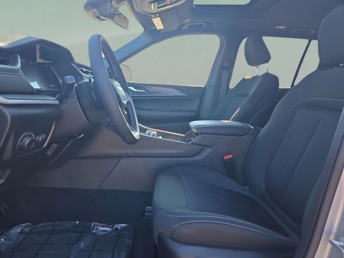 New 2025 Jeep Grand Cherokee Laredo X image 16