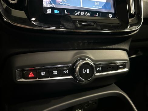 Certified 2025 Volvo XC40 B5 Plus image 18