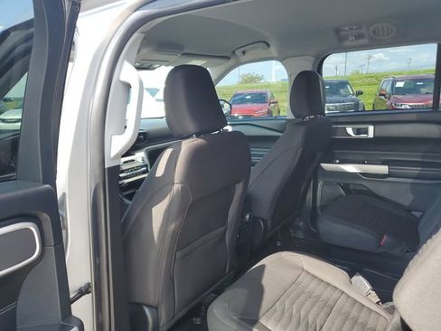 Used 2021 Ford Explorer XLT AWD/4WD image 30