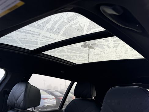 Used 2024 BMW X7 xDrive40i w/ M Sport Package image 21