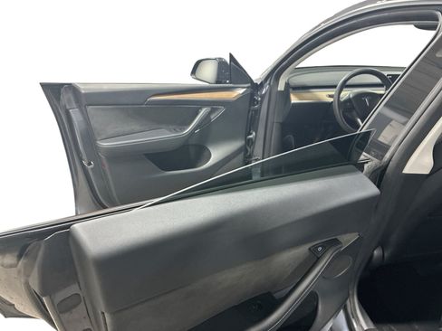 Certified 2023 Tesla Model Y Long Range AWD/4WD image 10