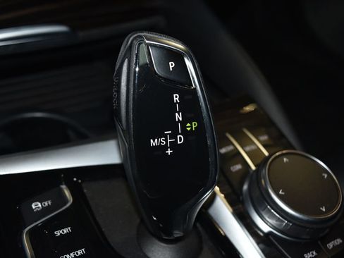 Used 2019 BMW 530i w/ Convenience Package image 18