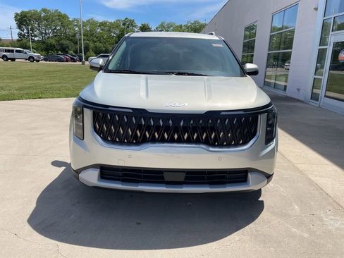 New 2026 Kia Carnival EX FWD image 3