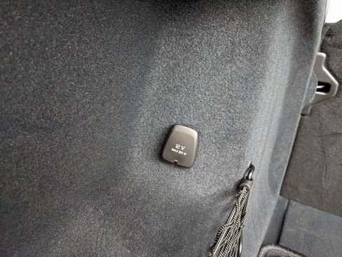 Certified 2025 Volvo XC60 T8 Ultra w/ Climate Package image 28