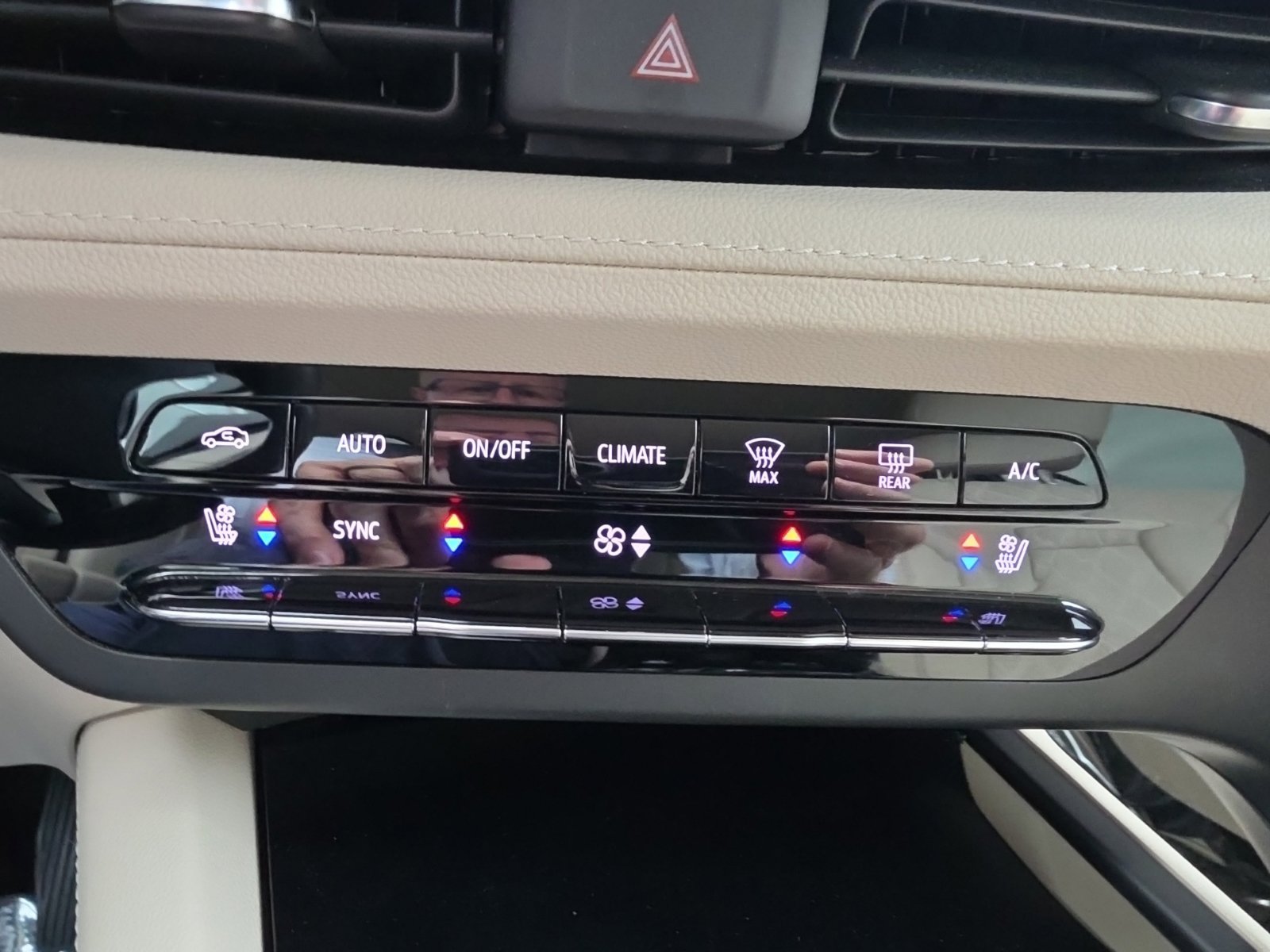 Used 2023 Buick Envision Avenir AWD/4WD image 27