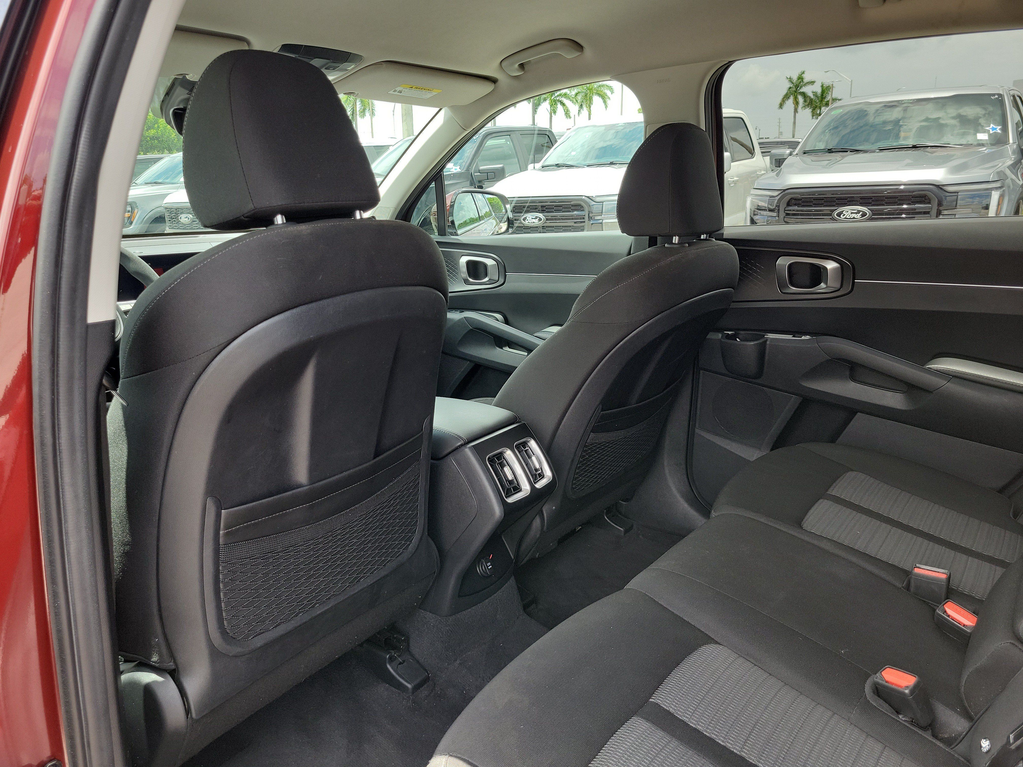 Used 2024 Kia Sorento LX FWD image 13