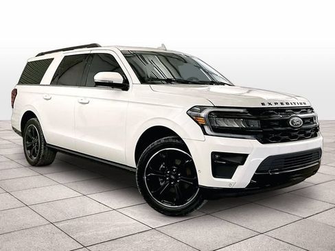 Used 2022 Ford Expedition Max Limited AWD/4WD image 2