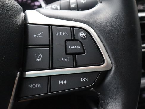 Used 2024 Toyota Highlander XLE image 34