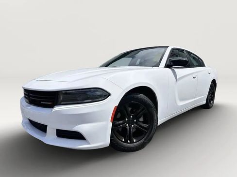 Used 2022 Dodge Charger SXT RWD image 2