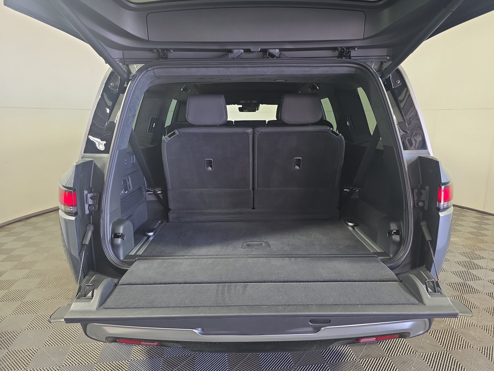 Used 2022 Rivian R1S Launch Edition Quad AWD/4WD image 15