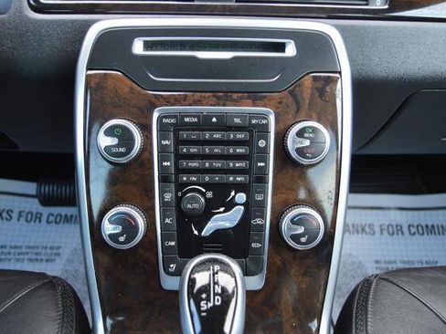 Used 2016 Volvo XC70 T5 Premier w/ Proximity Package image 22