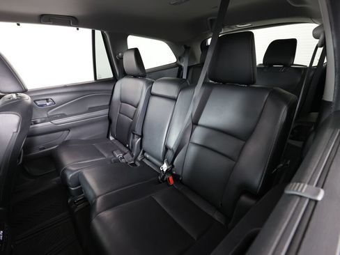 Used 2019 Honda Pilot Touring image 16