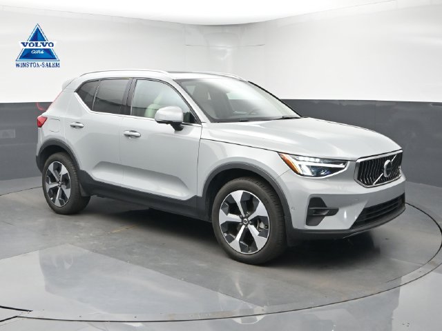 Used 2024 Volvo XC40 B5 Plus AWD/4WD image 1