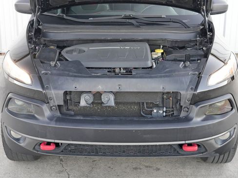 Used 2017 Jeep Cherokee Trailhawk w/ Cold Weather Group image 7