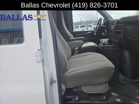 Used 2015 GMC Savana 2500 RWD image 26