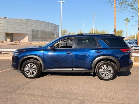 Certified 2024 Nissan Pathfinder SV FWD image 3