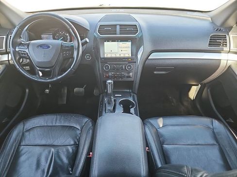 Used 2017 Ford Explorer XLT w/ Equipment Group 202A image 9