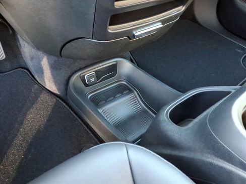 New 2026 Chrysler Pacifica Select w/ S Appearance Package image 25