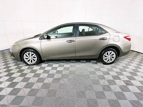 Used 2018 Toyota Corolla LE image 6