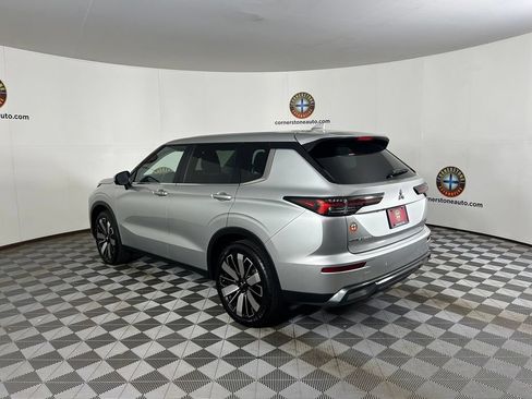 Used 2025 Mitsubishi Outlander SE AWD/4WD image 17