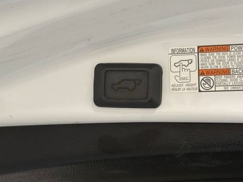 Used 2018 Toyota RAV4 XLE w/ Convenience Package AWD/4WD image 38