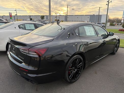 Used 2022 Maserati Quattroporte Modena Q4 image 5