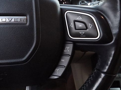 Used 2018 Land Rover Range Rover Evoque SE Premium image 17