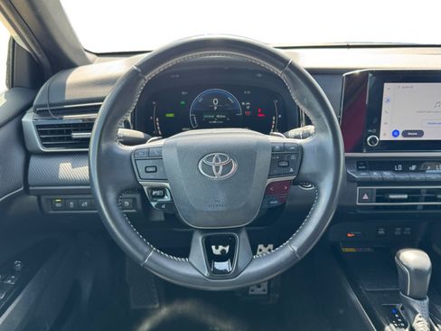Used 2025 Toyota Camry SE FWD image 13